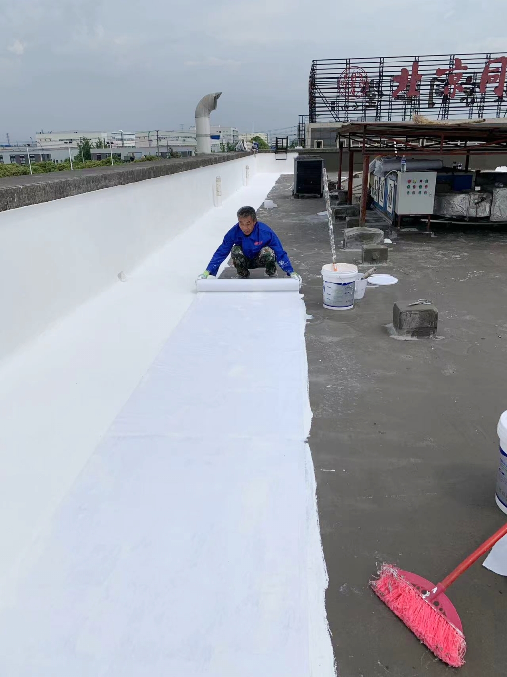 旧屋面防水维建新规划：SYR暴露型无缝防水系统